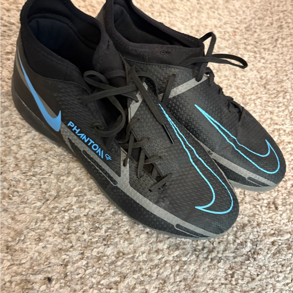 Nike Phantom GT Women's Indoor Soccer Shoes
